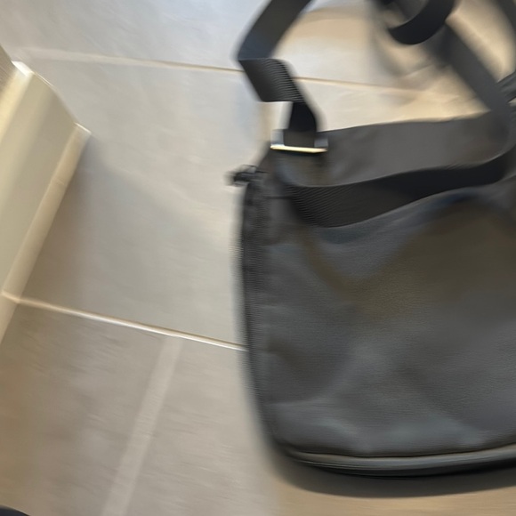 Tumi Black Messenger Bag with Adjustable Straps and Durable Fabric - Picture 2 of 7